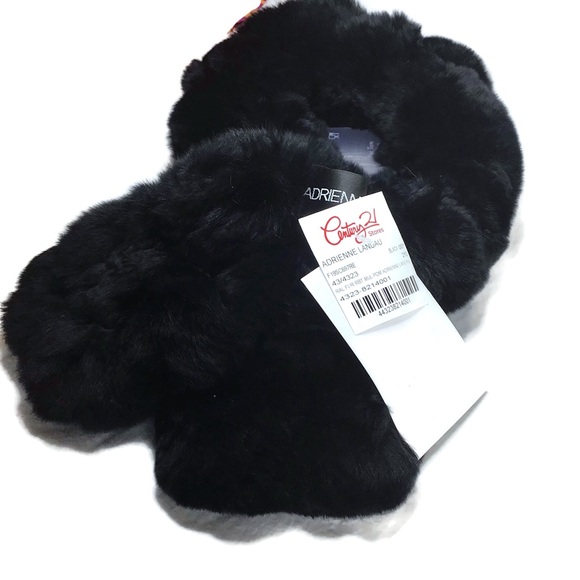 🔥NWT $365 ADRIENNE LANDAU BLACK GENUINE RABBIT FUR POM POM SCARF - SOLD OUT! 🔥 - Picture 7 of 8